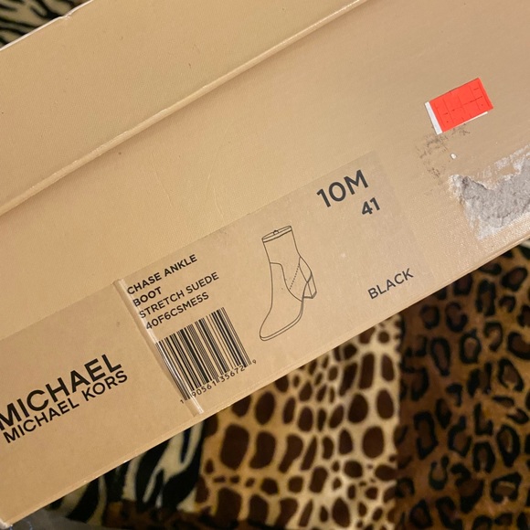Michael Kors chase ankle boots - Picture 3 of 10